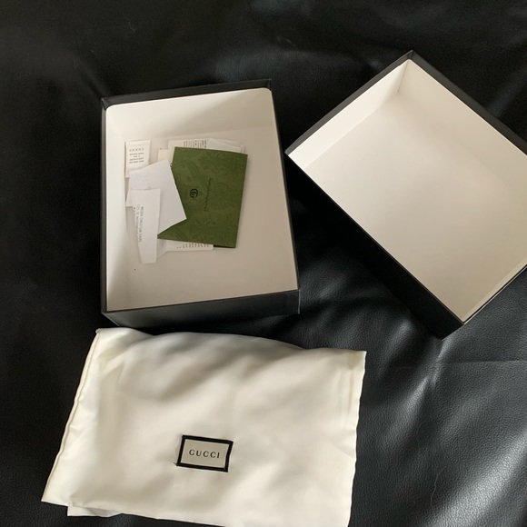 Gucci Marmont Bag in Hibiscus Red - Picture 8 of 10